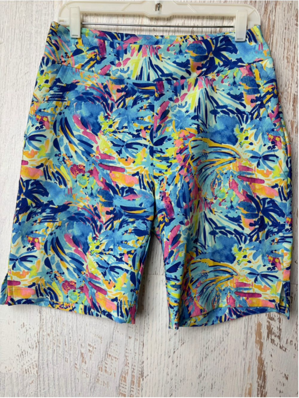 Women's Stella Parker Golf Shorts Size M Blue Yellow Floral Print